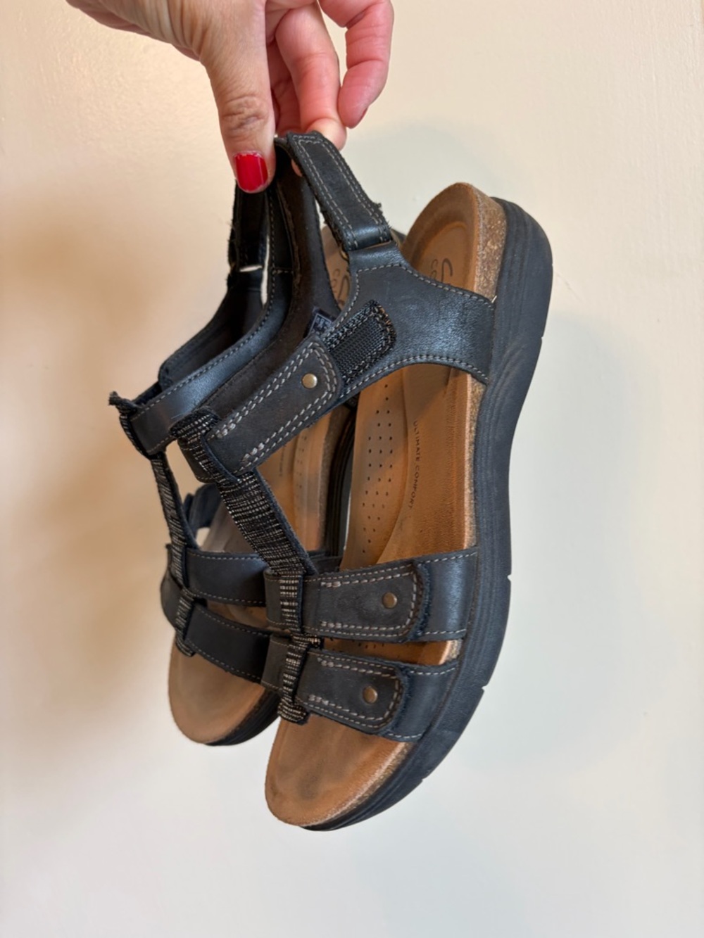 Clarks Black Women's Comfort T-Strap Sandals Size 8